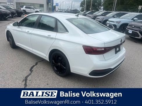 New 2026 Volkswagen Jetta SE FWD image 2