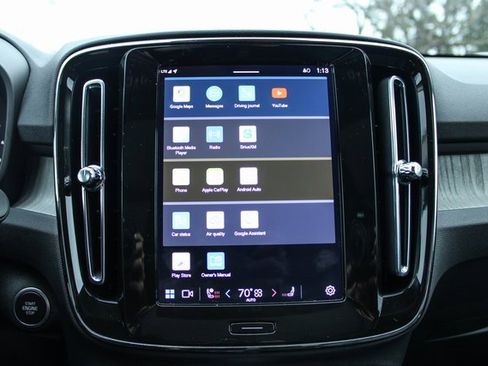 Used 2025 Volvo XC40 B5 Plus image 21