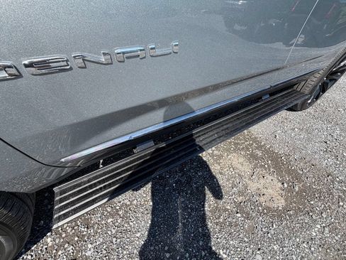 Used 2025 GMC Yukon Denali Ultimate AWD/4WD image 18