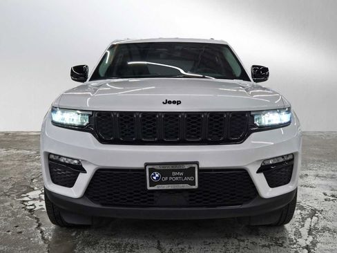 Used 2023 Jeep Grand Cherokee Limited w/ Black Appearance Package AWD/4WD image 8