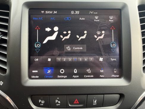 Used 2023 Jeep Cherokee Altitude Lux AWD/4WD image 35