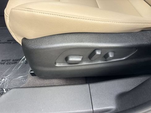 Used 2024 Cadillac XT4 Luxury FWD image 12