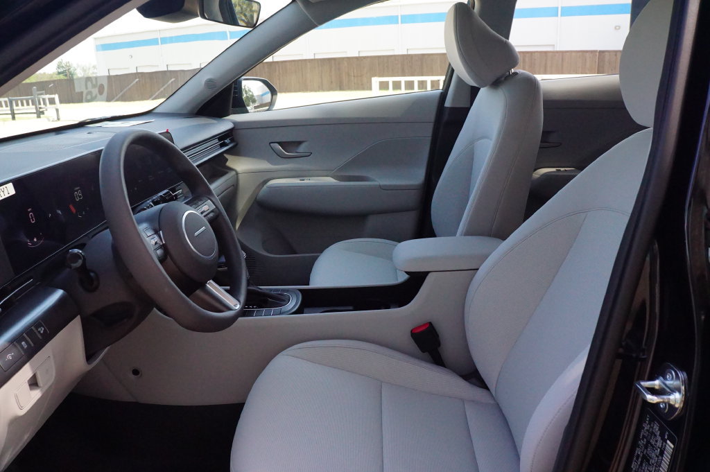 New 2027 Hyundai Kona SE FWD image 16
