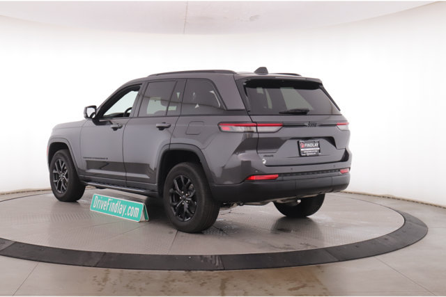 Used 2025 Jeep Grand Cherokee Altitude AWD/4WD image 8