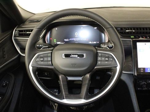 New 2025 Jeep Grand Cherokee Limited image 24