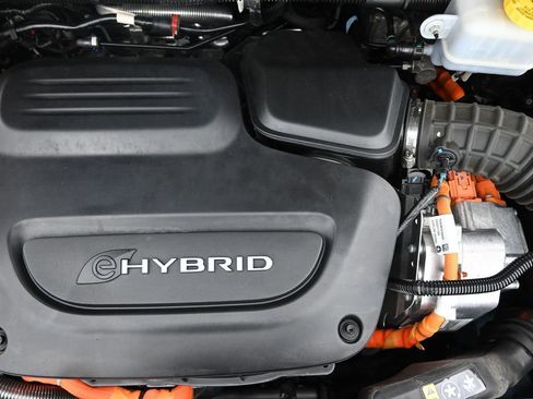 Used 2023 Chrysler Pacifica Pinnacle FWD image 47