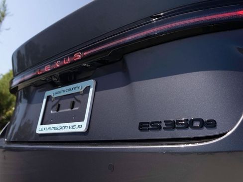 New 2026 Lexus ES 350e FWD image 10