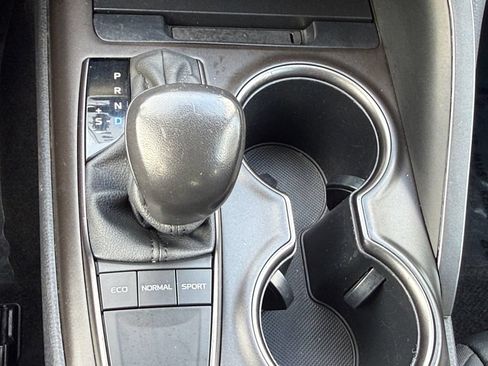 Used 2023 Toyota Camry SE w/ Cold Weather Package FWD image 18