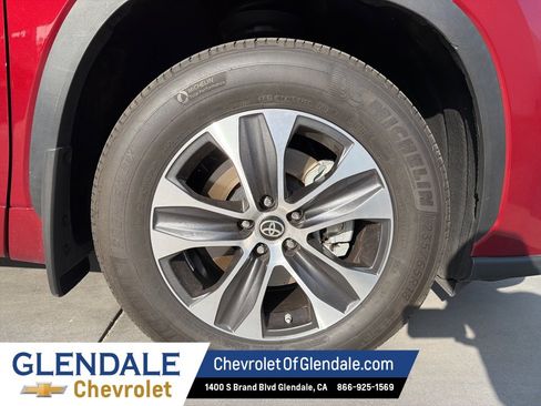 Used 2023 Toyota Highlander XLE image 24