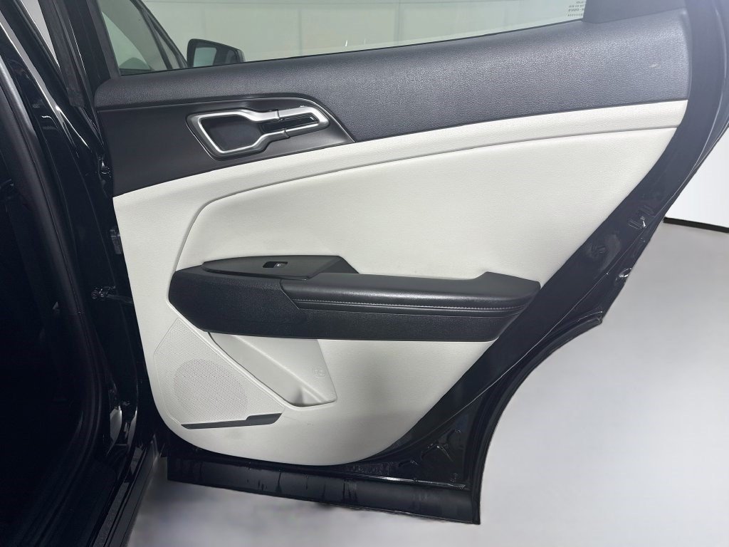 Used 2024 Kia Sportage EX FWD image 34