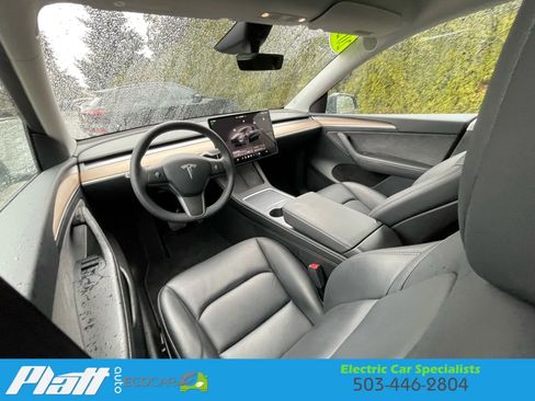 Used 2024 Tesla Model Y 2WD image 29