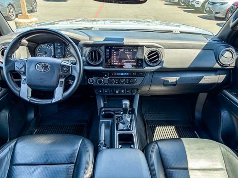 Used 2019 Toyota Tacoma TRD Off-Road w/ TRD Premium Off Road Package AWD/4WD image 11