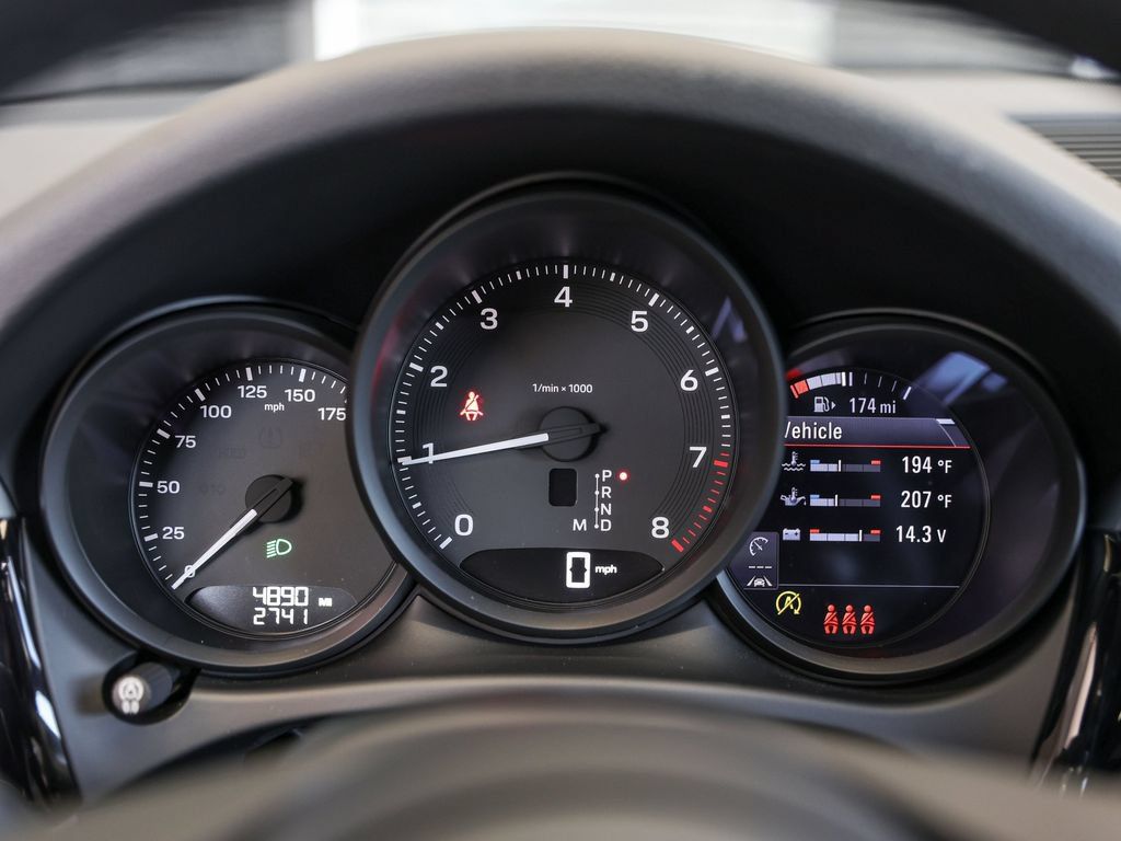 Certified 2026 Porsche Macan AWD/4WD image 18