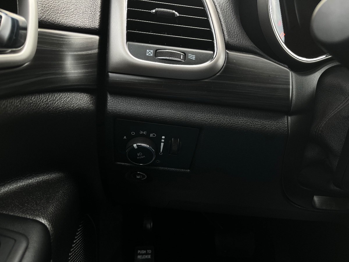 Used 2020 Jeep Grand Cherokee Altitude RWD image 22