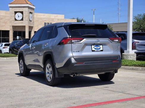 Used 2022 Toyota RAV4 LE FWD image 6
