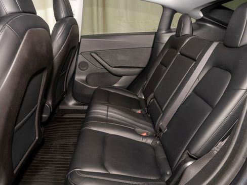 Used 2020 Tesla Model Y Long Range image 9