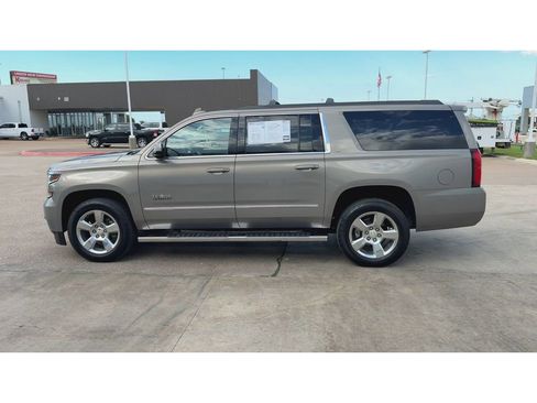 Used 2019 Chevrolet Suburban LT w/ LT Signature Package image 5