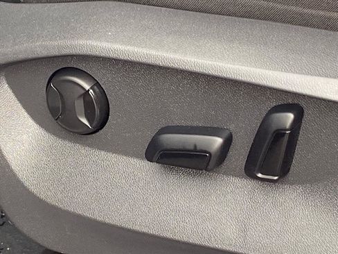 Certified 2023 Volkswagen Tiguan SE w/ Panoramic Sunroof Package image 13