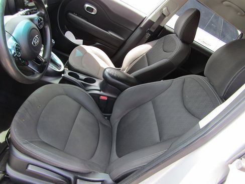 Used 2015 Kia Soul FWD image 9