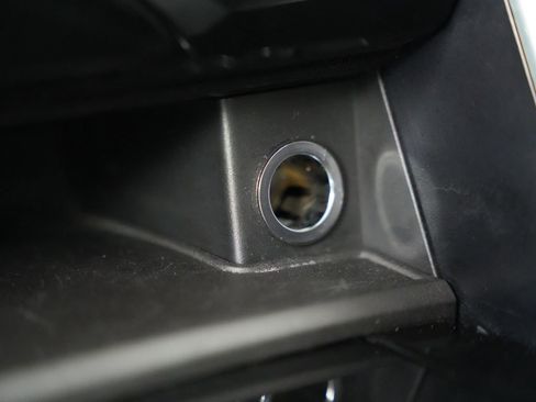 Used 2017 Land Rover Discovery HSE image 27