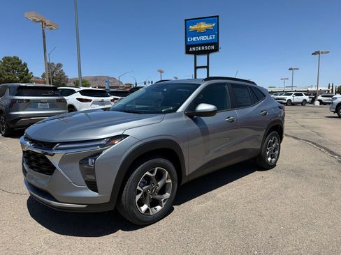 New 2026 Chevrolet Trax LT w/ LT Convenience Package FWD image 1