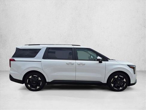 Used 2025 Kia Carnival EX FWD image 4
