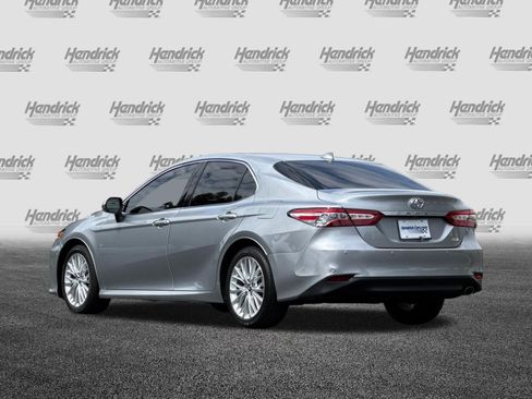 Used 2019 Toyota Camry XLE FWD image 7