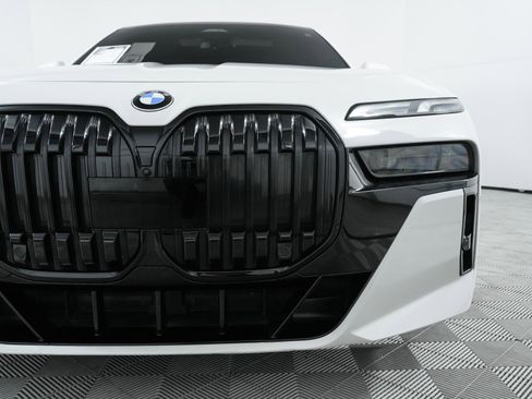 Used 2023 BMW 740i w/ Parking Assistance Package image 45