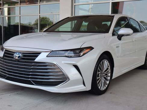 Used 2021 Toyota Avalon Limited w/ Advanced Safety Package FWD image 3