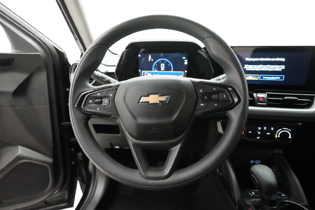 Used 2025 Chevrolet TrailBlazer LT AWD/4WD image 4