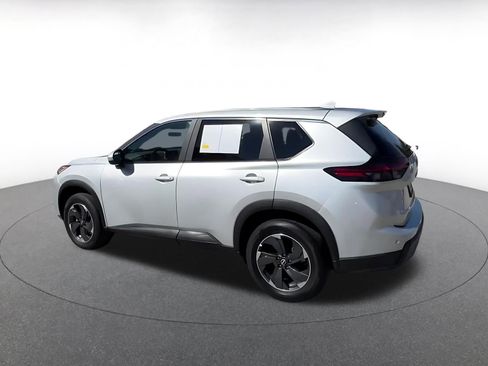 Used 2025 Nissan Rogue SV image 10
