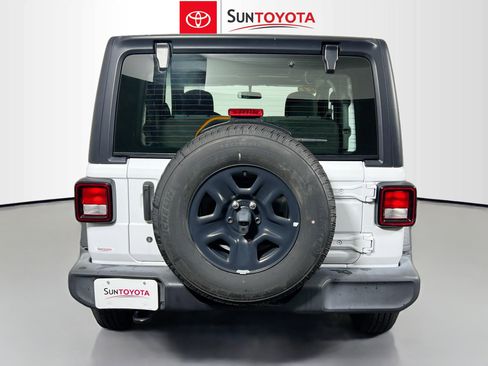 Used 2022 Jeep Wrangler Sport image 5