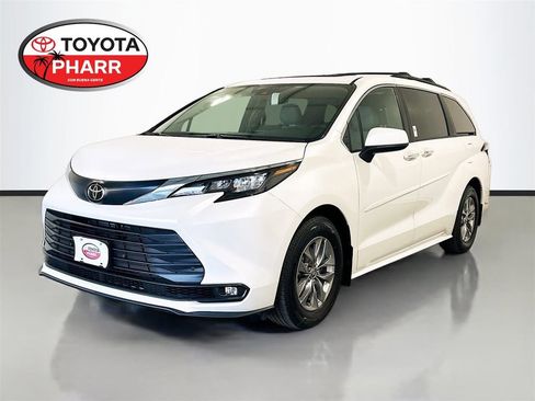 New 2026 Toyota Sienna XLE FWD image 1