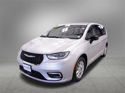 Used 2024 Chrysler Pacifica Touring-L