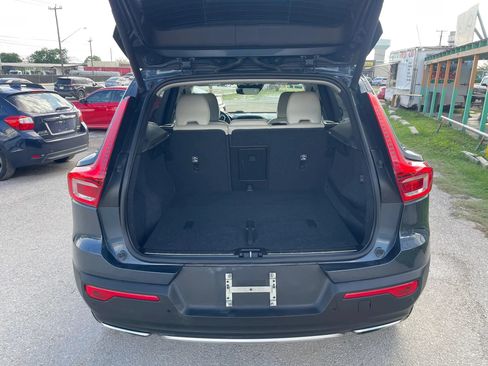 Used 2019 Volvo XC40 T4 Inscription FWD image 6