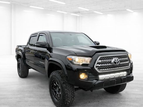 Used 2016 Toyota Tacoma TRD Sport w/ Premium & Technology Package image 4