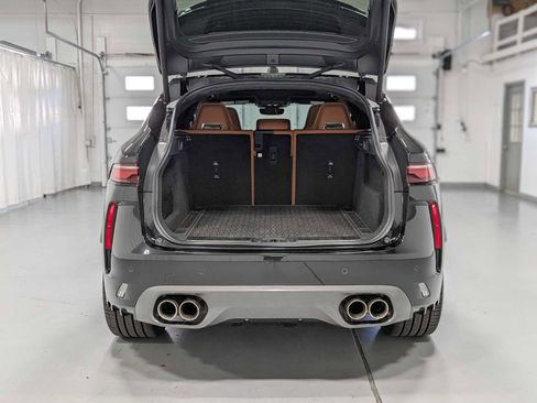 Used 2021 Jaguar F-PACE SVR image 39