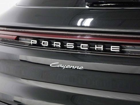 Certified 2024 Porsche Cayenne image 8