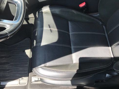 Used 2018 Land Rover Range Rover Velar R-Dynamic SE image 6