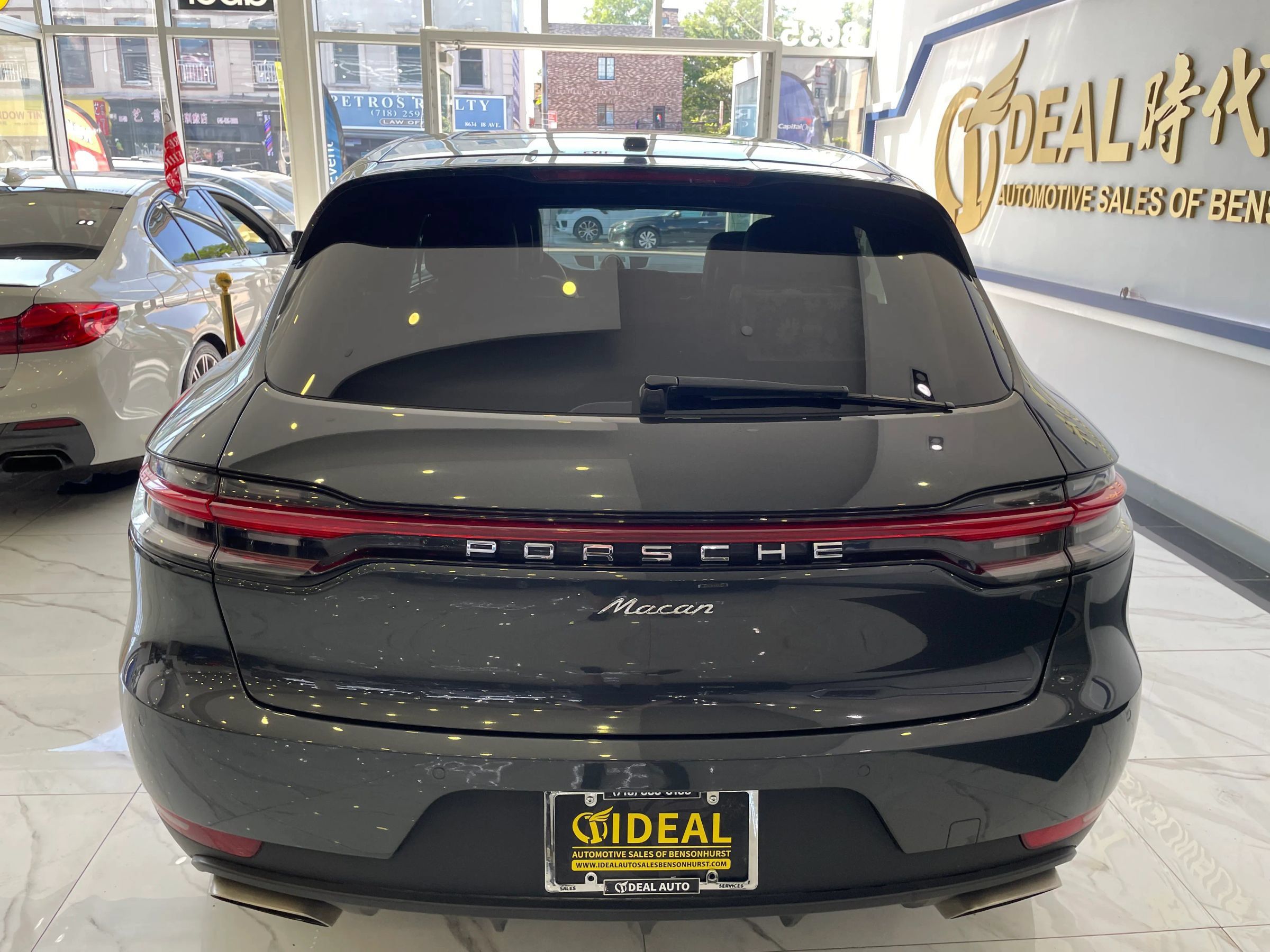 Used 2021 Porsche Macan AWD/4WD image 6