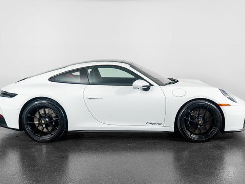 Used 2025 Porsche 911 Carrera 4 GTS image 5