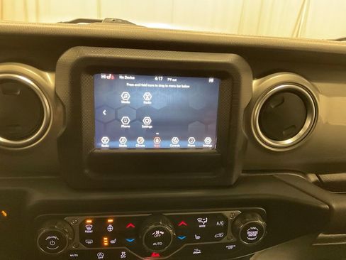 Used 2021 Jeep Gladiator Overland w/ Cold Weather Group image 21