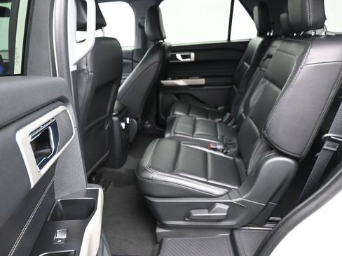 Used 2022 Ford Explorer XLT w/ Equipment Group 202A image 14
