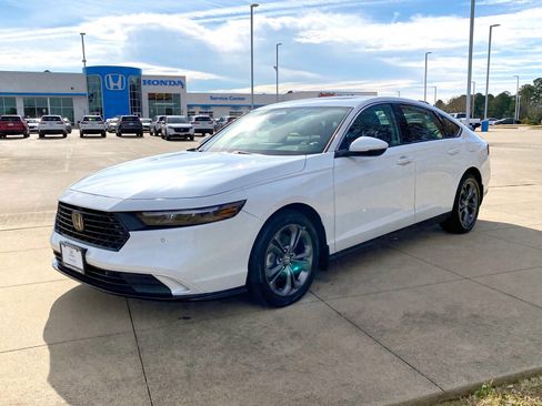 Used 2023 Honda Accord EX-L image 3