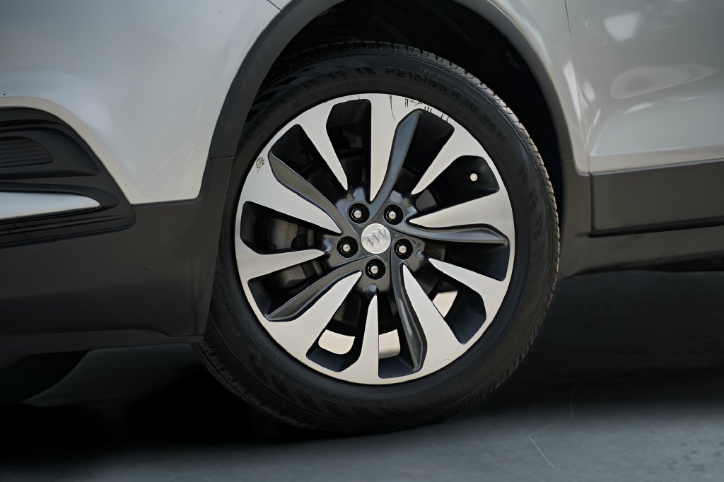 Used 2022 Buick Encore Preferred w/ Safety Package FWD image 3