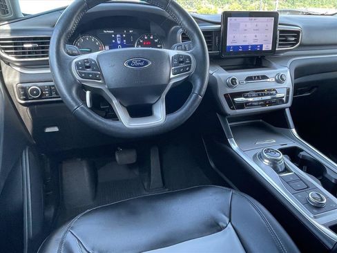 Used 2023 Ford Explorer XLT w/ Equipment Group 202A AWD/4WD image 9