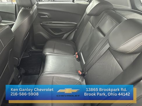 Certified 2022 Chevrolet Trax LT w/ Midnight Edition image 18