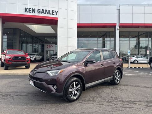 Used 2018 Toyota RAV4 XLE image 1