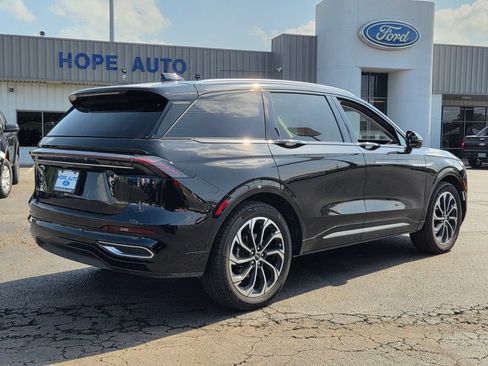Used 2024 Lincoln Nautilus Reserve AWD/4WD image 5
