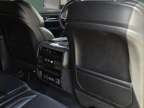Used 2022 Jeep Wagoneer Series III RWD image 36